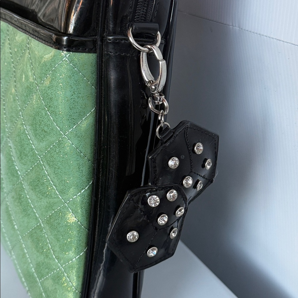 LUX DE VILLE LUCKY ME MESSENGER LAPTOP BAG SPARKLE GREEN PATENT LEATHER BLACK - Picture 3 of 15